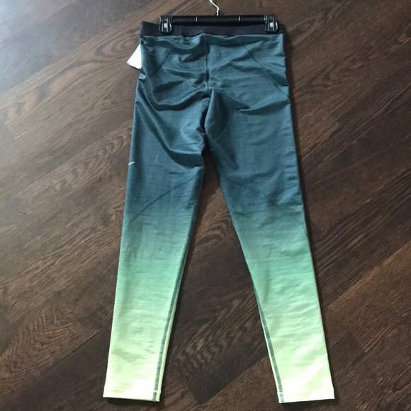 Nike New Hyperwarm Brushed tight - Picture 2 of 2